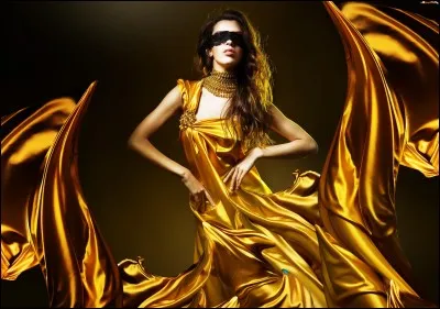 Parmi les synonymes de "brillant", lequel peut qualifier ce tissu ?