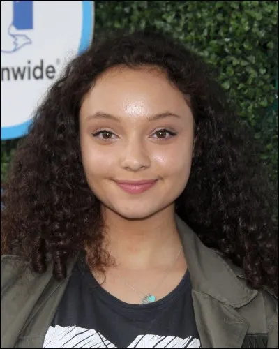 Comment s'appelle cette fille ?