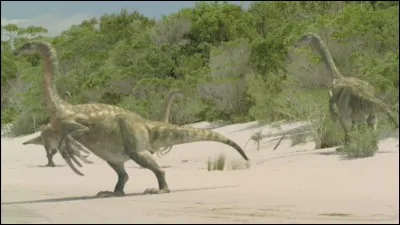 Quelle taille (hauteur) faisait un Therizinosaurus, lorsque le cou de l'animal était levé ?