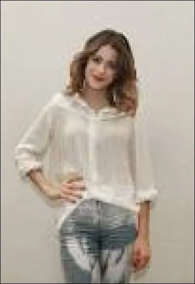 Comment s'appelle cette fille ?