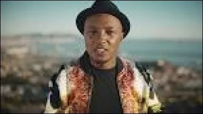 Comment s'appelle ce chanteur ?