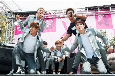 Qui est le leader du groupe ?