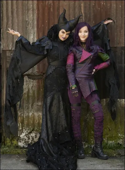 Parfois, dans le film, les yeux de Mal et de Maléfique changent de couleur. Mais de quelle couleur ?