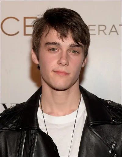 Qui est Mitchell Hope ?