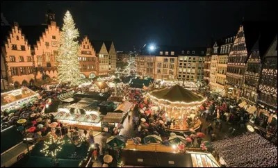 En 2016, le marché de Noël de Strasbourg a fêté ses ...