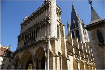 Quel animal sculpté sur l'église Notre-Dame de Dijon peut porter bonheur si on le touche ?