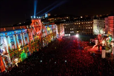 Où peut-on assister à la fête des Lumières ?