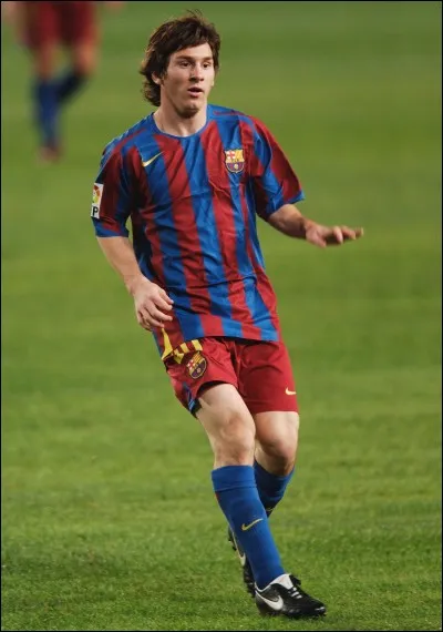 En quelle année Lionel Messi a-t-il joué son premier match en équipe première du FC Barcelone ?