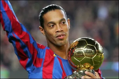 Dans quel club jouait Ronaldinho entre 2001 et 2003 ?