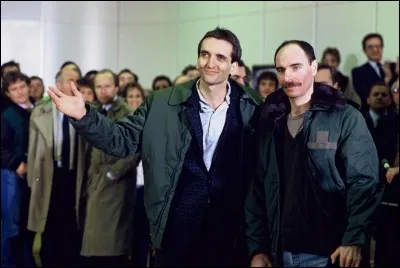 Le 27 novembre, deux otages français - Jean-Louis Normandin et Roger Auque - sont libérés après des mois de captivité. Où étaient-ils détenus ?