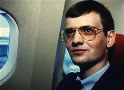 Le 28 mai, Mathias Rust, un jeune allemand, pose son avion au coeur d'une ville. Où ?
