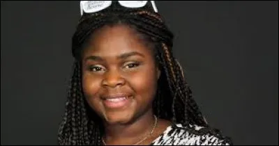 Avec qui a-t-elle participé au jeu de L'Oréal ?