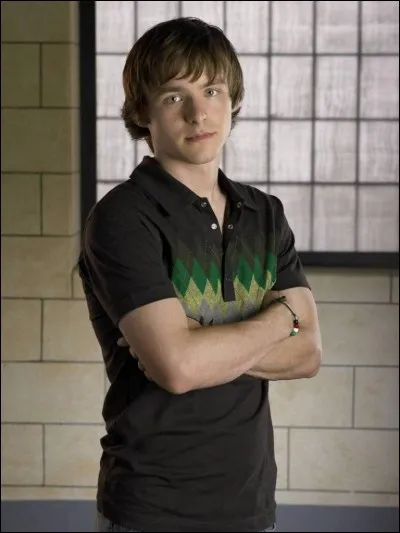 Pour quel motif LJ se retrouve-t-il en prison ?