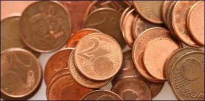 Au moment de te rendre la monnaie, il manque 20 centimes à la caissière...