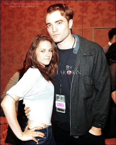 En quelle année a-t-elle commencé à sortir avec Robert Pattinson ?