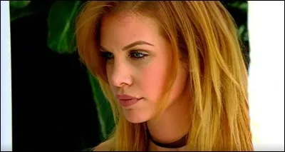 Quel est le nom de l'épisode où Adixia débarque dans la villa ?