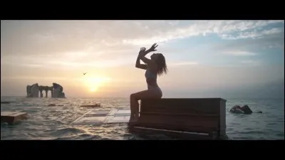 Qui a chanté "Are We Awake" ?