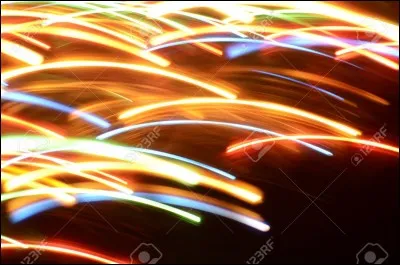 Le dragon, parti dans la rivière, voit soudain des lumières. Que sont-elles ?