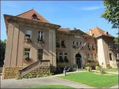 Ville du Grand-Est, dans l'arrondissement de Metz, Le Ban-Saint-Martin se situe dans le département ...