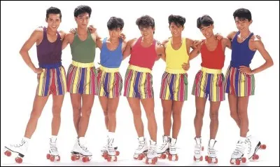 Quel est ce boys band célèbre pour chanter et danser en patins à roulettes ?