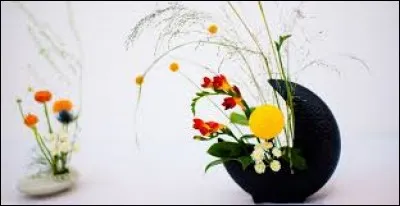 Pierre précieuse, variété rouge de la famille minérale du corindon :