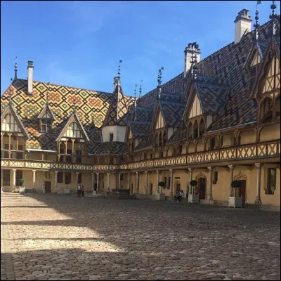 Le département de la Côte-d'Or ne touche pas :