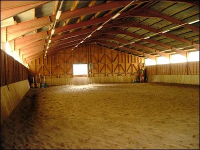 Je suis prioritaire quand je suis piste à main :