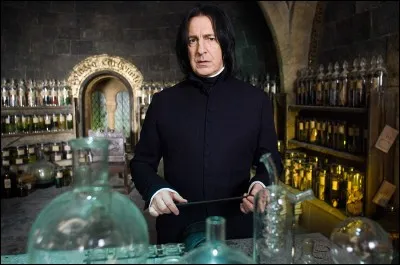 Le patronus de Severus Rogue est :