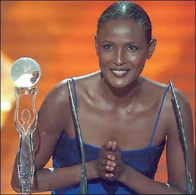 Quel film nous raconte l'histoire de Waris, une jeune femme somalienne excisée qui vit en exile à Londres ?