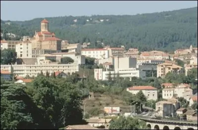 Cette ville est la dernière étape avant de rejoindre notre point de départ. Préfecture d'un département de la Région Auvergne-Rhône-Alpes, c'est la capitale du marron. Quelle est cette onzième étape ?
