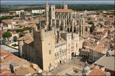 Notre point de départ est cette ville fondée par les Romains, capitale de la viticulture du Languedoc.
