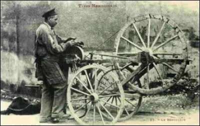 Comment s'appelait celui qui faisait des dés à coudre ?