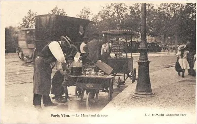 Comment s'appelait l'ouvrier spécialisé dans le tissage sur métier à bras dans les fabriques de soies lyonnaises ?