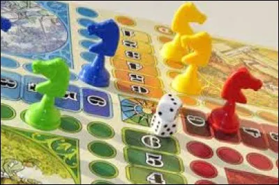 Au jeu des petits chevaux, il faut faire 4 avec un dé pour pouvoir sortir de l'écurie.