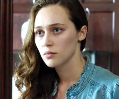 Laura et ses amis, ainsi que Marina Mills sont dans une école...