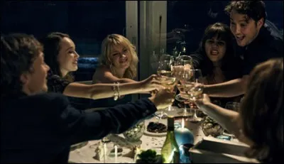 Combien d'amis Laura a-t-elle sur Facebook au tout début du film ?