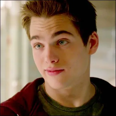 Avec qui Liam est-il en couple ?