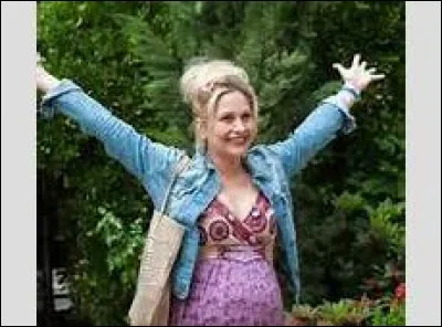 Comment se prénomme la soeur de Caroline ?