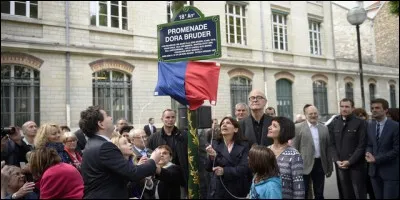 Une promenade "Dora Bruder" a été inaugurée près de la Petite Ceinture en 2014 : Dora Bruder ...