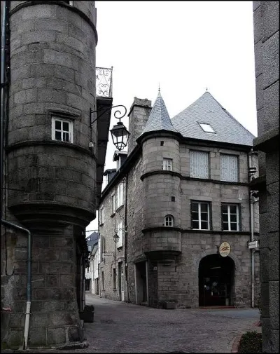 Nous voici dans une autre sous-préfecture, en Corrèze celle-ci : quelle est cette ville, située à 600 m d'altitude ?