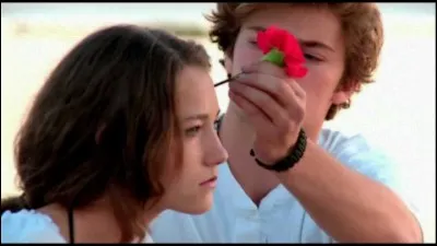 De qui Finnick Odair est-il amoureux ?