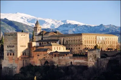 Où se trouve le palais de l'Alhambra?