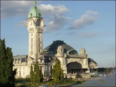 Nous voici dans cette ville, traversée par la Vienne, dont l'un des symboles est cette gare des Bénédictins où s'arrêtait le "Capitole". Quelle est cette ville?