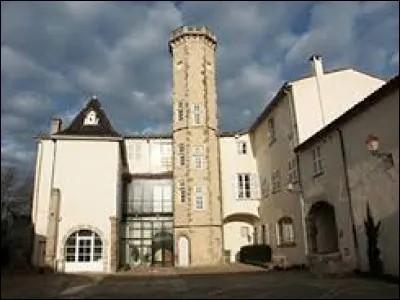 Notre balade se termine à Vourles. Ville de la banlieue Lyonnaise, elle se situe dans le département ...