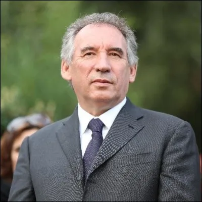 François Bayrou a été trois fois candidat et n'a jamais accédé au second tour. Que fait-il au lendemain de son troisième échec ?