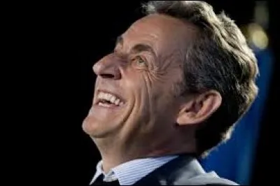 François Fillon a tellement parler de ses convictions religieuses que je pense qu'il sera en curé au moment de l'élection ce soir à vingts heures.