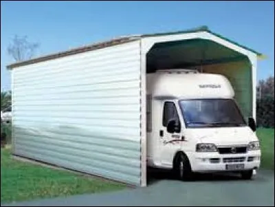 Reculez-vous sous mon hangard nous avez dit cet agriculteur sympathique et acceuillant.