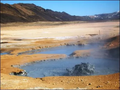 Quel pays africain portait, lorsqu'il était sous domination britannique, le nom de "Rhodésie du Nord" ?