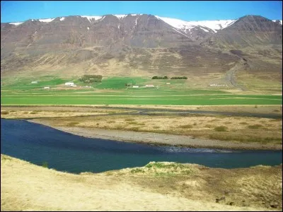 En Irlande du Nord, quelle couleur représente la majorité protestante, traditionnellement favorable à la Couronne britannique.