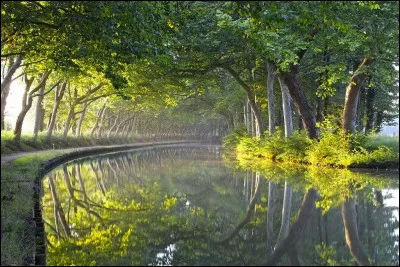 Combien de kilomètres mesure le canal du Midi ?
